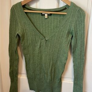 Aeropostale Green Ribbed V-Neck Sweater. Medium and Light Weight.